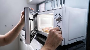 The Complete Buyers Guide To Caravan Microwaves
