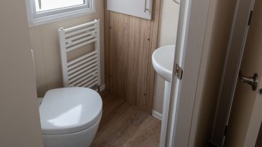 Full Ensuite vs Combo Shower-Toilet: Which Layout?