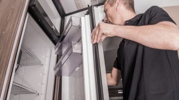 Buying a Caravan: What Type of Fridge Should You Choose? [Decision Guide]