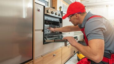 Buying a Caravan: Do You Actually Need An Oven? [Decision Guide]