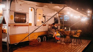The Complete Buyers Guide To Outdoor Lighting [Caravanner & Camping Gear Guide]