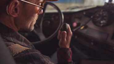 The Buyers Guide To Radios & Navigation Gear [Caravanner Gear Guide]
