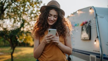 Internet & Mobile: Staying Connected On The Big Lap